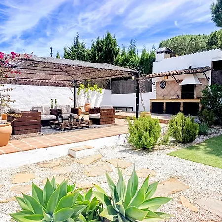 Pinos Malaga With Private Pool, Garden, Bbq 빌라